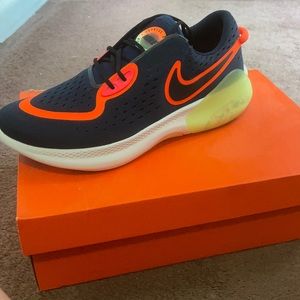 NWT Nike JoyRide Dual run